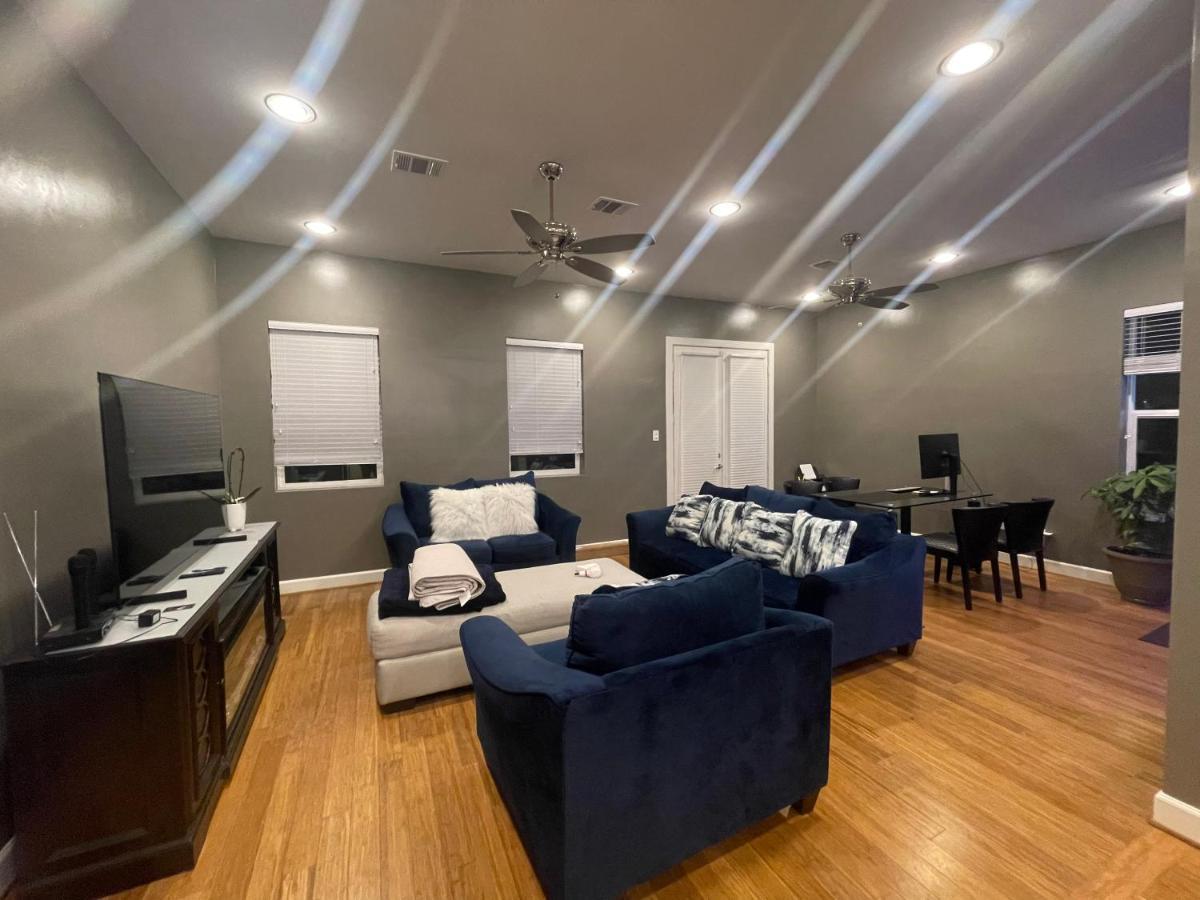 N-E-G Skai Midtown Of Houston Villa Dış mekan fotoğraf