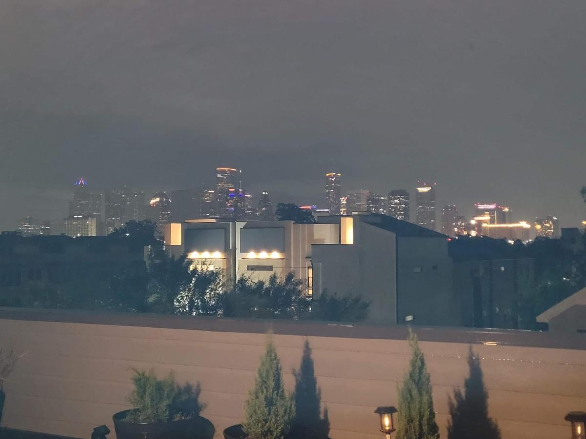 N-E-G Skai Midtown Of Houston Villa Dış mekan fotoğraf