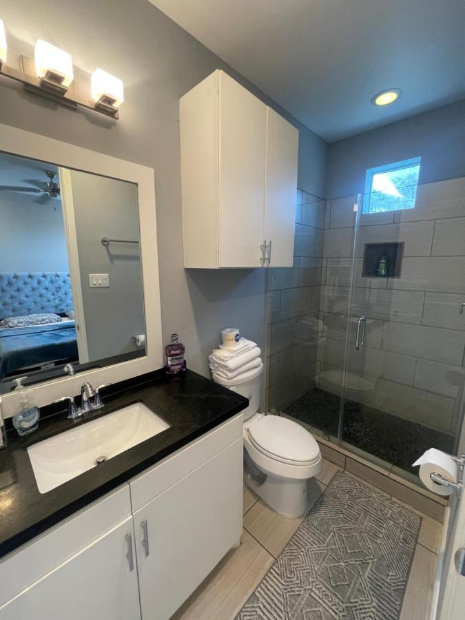 N-E-G Skai Midtown Of Houston Villa Dış mekan fotoğraf