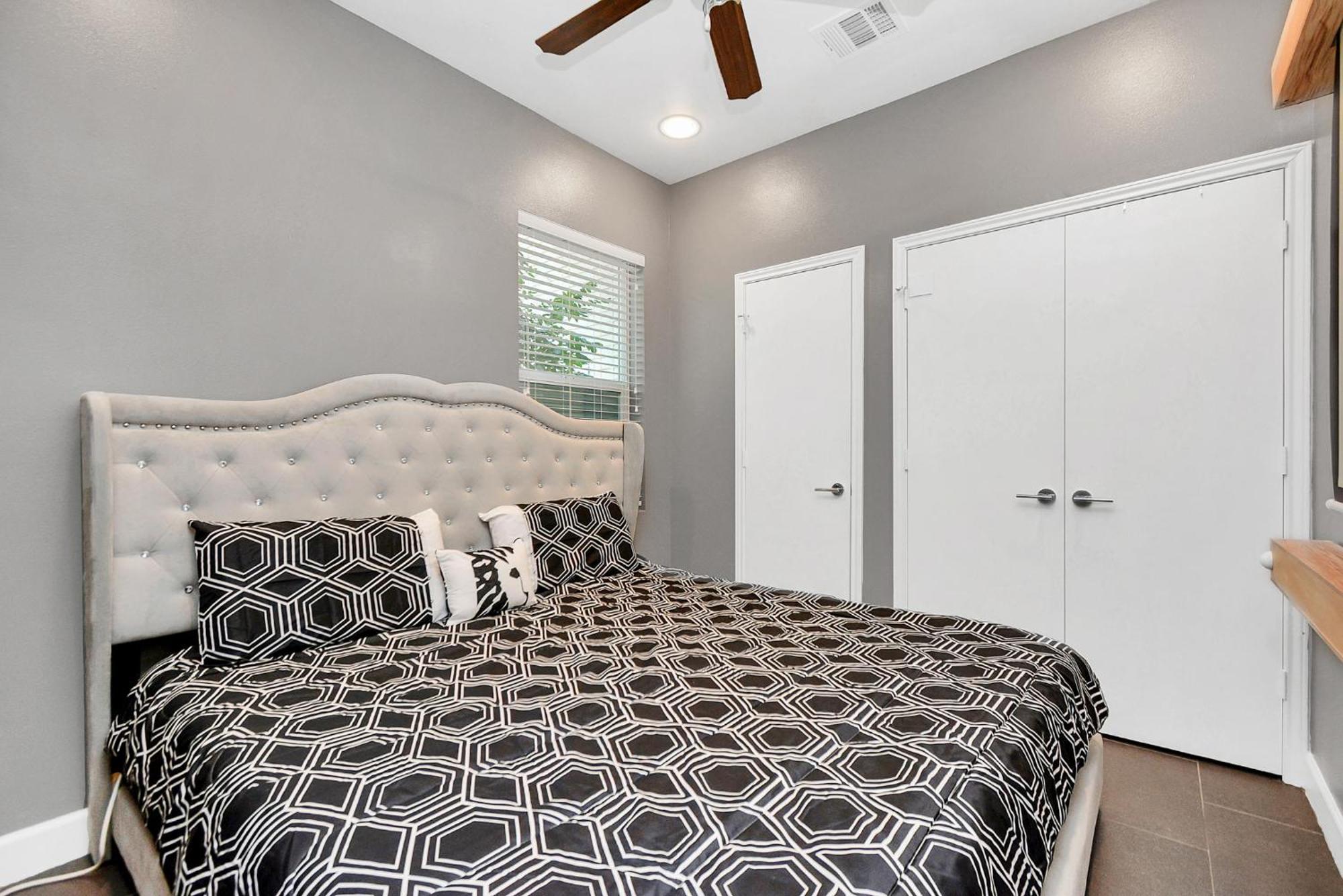 N-E-G Skai Midtown Of Houston Villa Dış mekan fotoğraf